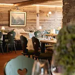 Restaurant Waldhaus ホテル