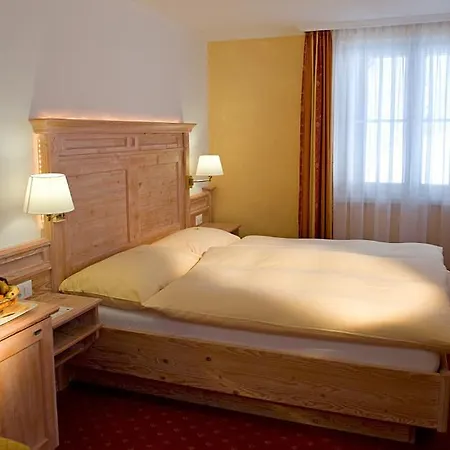 Restaurant Waldhaus 3*